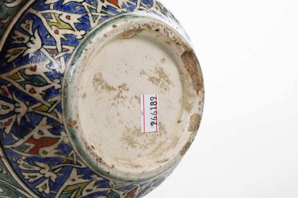 Bottiglia<BR>Iznik (?), XIX secolo  - Asta Dimore italiane | Cambi Time - Associazione Nazionale - Case d'Asta italiane