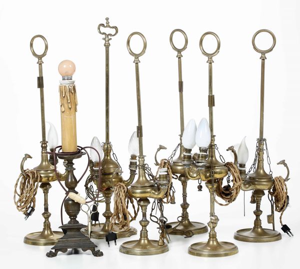 Lotto di sei lucerne fiorentine e un candeliere  - Asta Dimore italiane | Cambi Time - Associazione Nazionale - Case d'Asta italiane