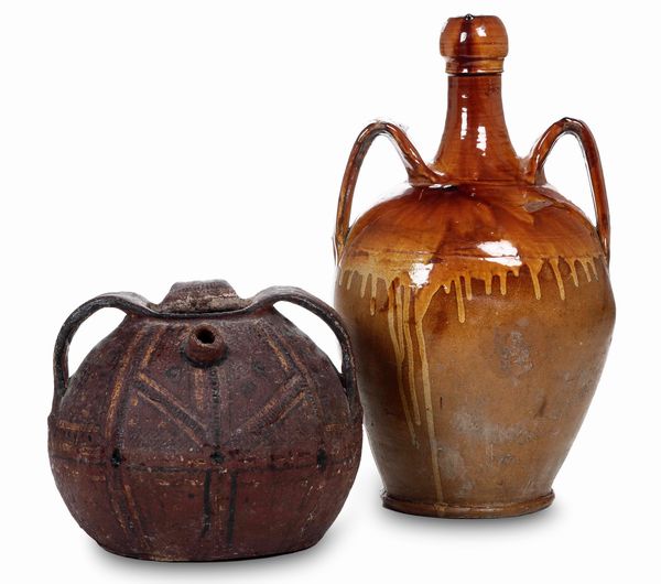 Un versatoio e un bottiglione biansato<BR>Nord Africa (?) e Italia, XIX secolo  - Asta Dimore italiane | Cambi Time - Associazione Nazionale - Case d'Asta italiane