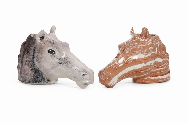 Due teste di cavallo in ceramica  - Asta Dimore italiane | Cambi Time - Associazione Nazionale - Case d'Asta italiane