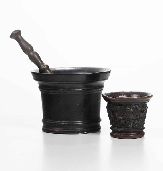Due mortai in bronzo, uno figurato. XVI-XVII secolo  - Asta Dimore italiane | Cambi Time - Associazione Nazionale - Case d'Asta italiane