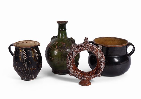 Due fiasche, un vaso biansato e un versatoio<BR>XVIII e XIX secolo  - Asta Dimore italiane | Cambi Time - Associazione Nazionale - Case d'Asta italiane