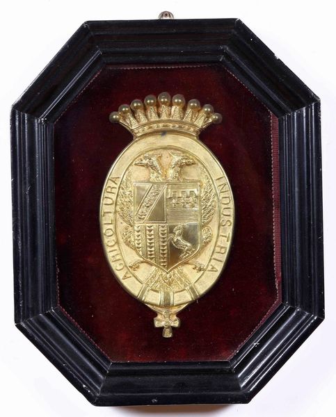 Stemma in metallo dorato  - Asta Dimore italiane | Cambi Time - Associazione Nazionale - Case d'Asta italiane