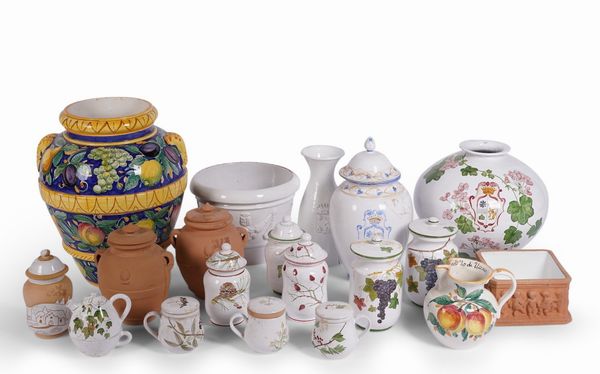 Lotto di albarelli e vasi in terracotta e maiolica  - Asta Dimore italiane | Cambi Time - Associazione Nazionale - Case d'Asta italiane