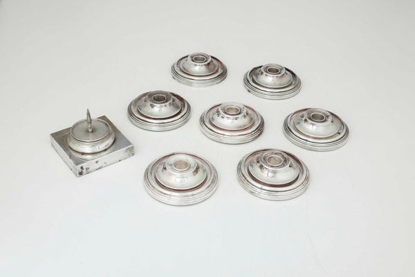 Insieme di sette portacandele in argento 925 e un portacero in argento 800  - Asta Dimore italiane | Cambi Time - Associazione Nazionale - Case d'Asta italiane