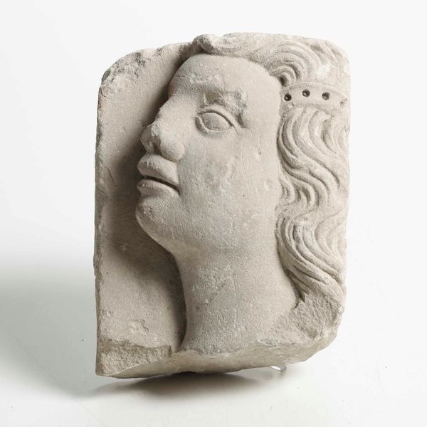 Profilo (frammento) femminile in pietra  - Asta Dimore italiane | Cambi Time - Associazione Nazionale - Case d'Asta italiane