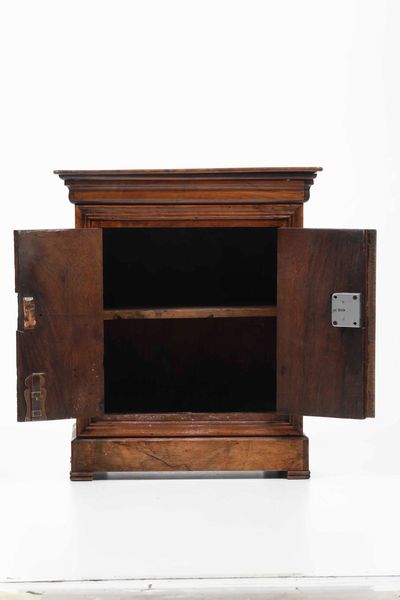 Modello di armadio Carlo X in legno di mogano. Prima met XIX secolo  - Asta Dimore italiane | Cambi Time - Associazione Nazionale - Case d'Asta italiane