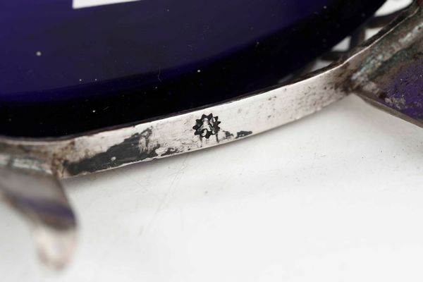 Coppia di saliere in argento traforato e vetro blu cobalto con cucchiaini. Argenteria italiana del XVIII-XIX secolo  - Asta Dimore italiane | Cambi Time - Associazione Nazionale - Case d'Asta italiane