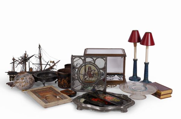 Alzatina e vetro antico, nel lotto altri oggetti  - Asta Dimore italiane | Cambi Time - Associazione Nazionale - Case d'Asta italiane