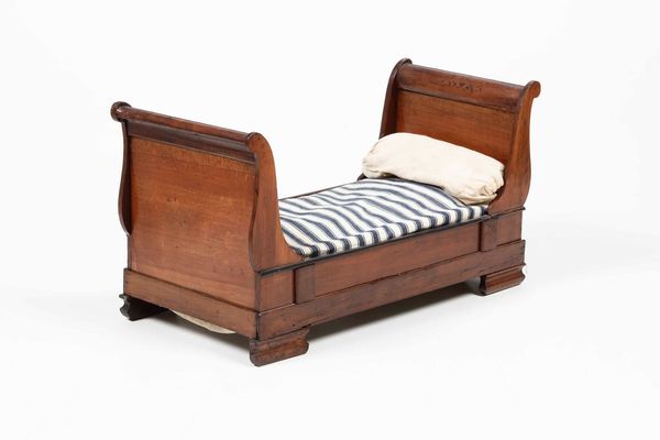 Modello di letto Impero in mogano. XIX secolo  - Asta Dimore italiane | Cambi Time - Associazione Nazionale - Case d'Asta italiane