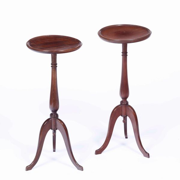 Coppia di tavolini tripodi  - Asta Dimore italiane | Cambi Time - Associazione Nazionale - Case d'Asta italiane