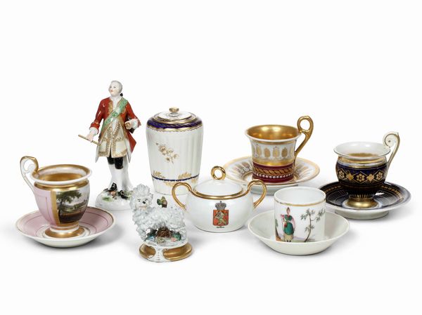 Lotto di otto tra tazzine e figure in porcellana  - Asta Dimore italiane | Cambi Time - Associazione Nazionale - Case d'Asta italiane