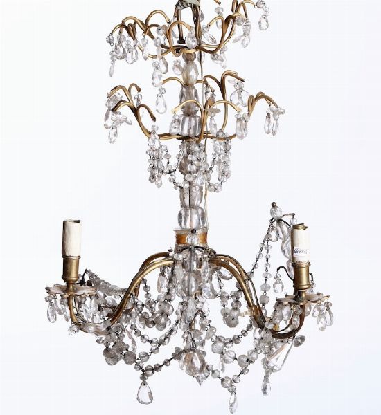 Piccolo lampadario in metallo dorato e pendenti a gocce  - Asta Dimore italiane | Cambi Time - Associazione Nazionale - Case d'Asta italiane