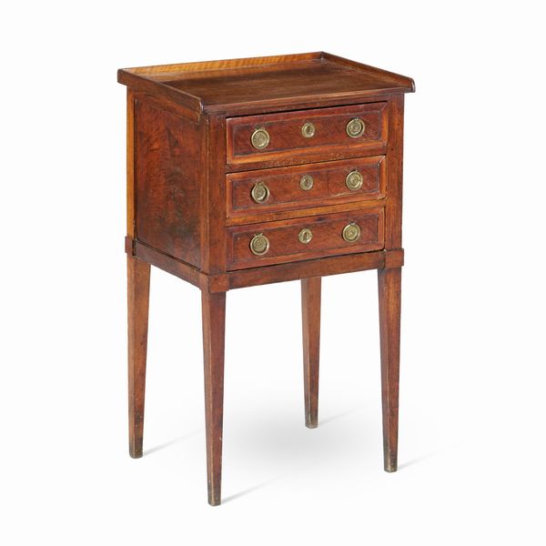 Comodino lastronato e filettato. XVIII-XIX secolo  - Asta Dimore italiane | Cambi Time - Associazione Nazionale - Case d'Asta italiane