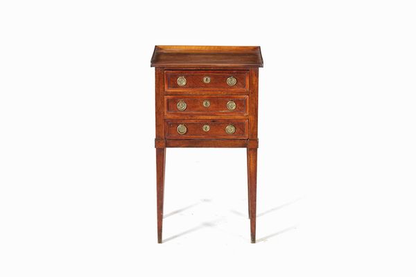 Comodino lastronato e filettato. XVIII-XIX secolo  - Asta Dimore italiane | Cambi Time - Associazione Nazionale - Case d'Asta italiane