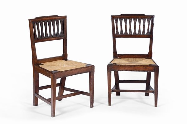 Coppia di sedie in mogano con sedute in paglia. Inghilterra, fine XVIII secolo  - Asta Dimore italiane | Cambi Time - Associazione Nazionale - Case d'Asta italiane