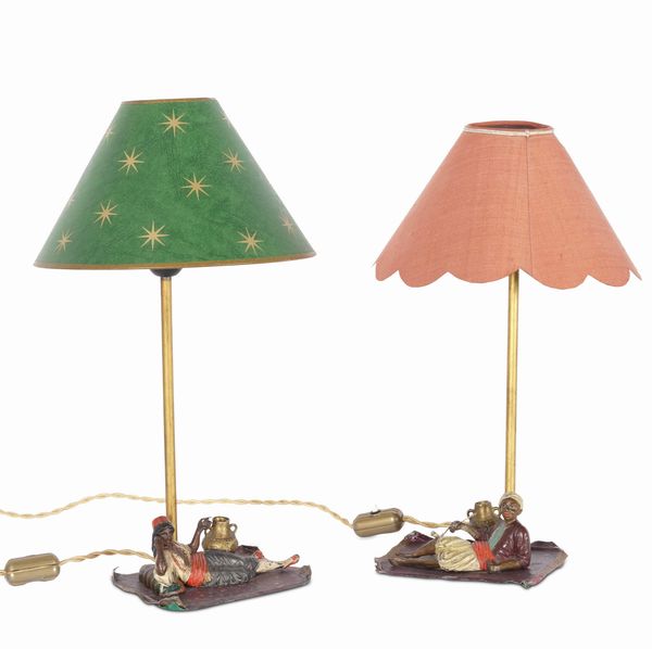 Coppia di lampade decorate da soggetti orientali  - Asta Dimore italiane | Cambi Time - Associazione Nazionale - Case d'Asta italiane