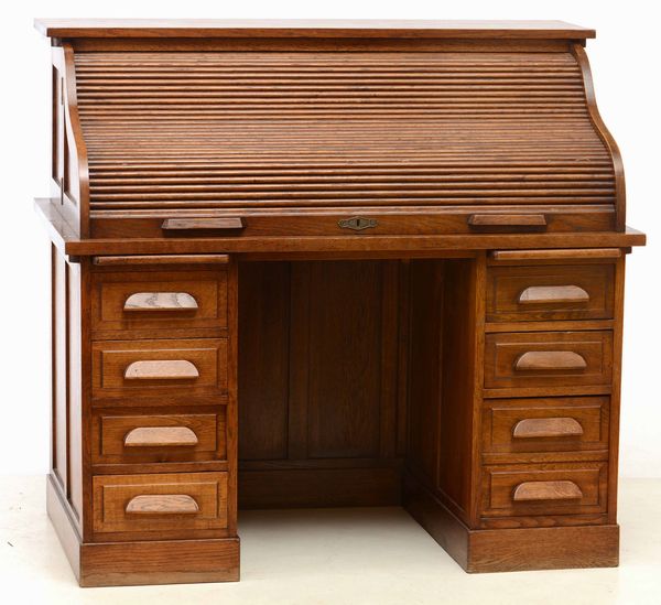 Scrivania da ufficio con serrandina  - Asta Dimore italiane | Cambi Time - Associazione Nazionale - Case d'Asta italiane