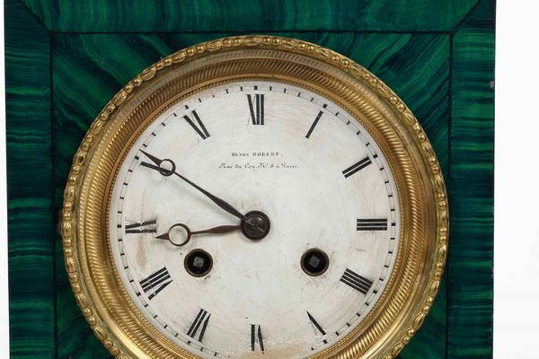 Pendola da tavolo in lacca dipinta ad imitazione della malachite. Henry Robert, inizio XIX secolo  - Asta Dimore italiane | Cambi Time - Associazione Nazionale - Case d'Asta italiane
