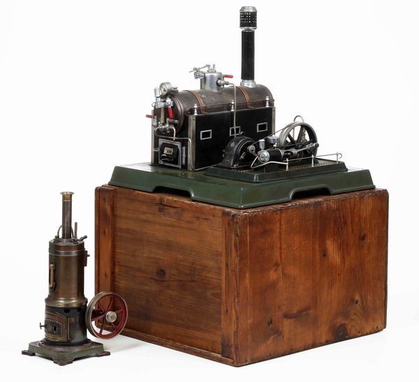 Caladaia a vapore giocattolo marcata GBM (1907-1912) e macchina a vapore con cilindro e caldaia. Marcata Marklin circa 1940  - Asta Dimore italiane | Cambi Time - Associazione Nazionale - Case d'Asta italiane