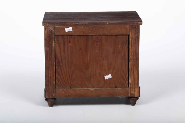 Modello di cassettone Impero impiallacciato in mogano. Genova, inizio del XIX secolo  - Asta Dimore italiane | Cambi Time - Associazione Nazionale - Case d'Asta italiane