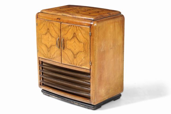 Radiogrammofono marca Minerva  - Asta Dimore italiane | Cambi Time - Associazione Nazionale - Case d'Asta italiane