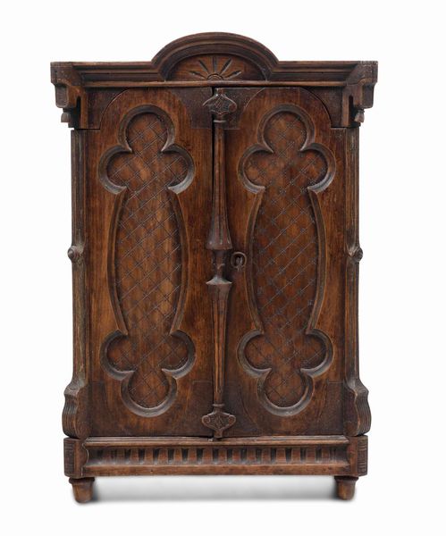 Modello di armadio in stile neogotico. XIX secolo  - Asta Dimore italiane | Cambi Time - Associazione Nazionale - Case d'Asta italiane