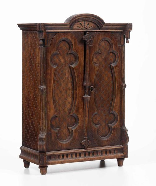 Modello di armadio in stile neogotico. XIX secolo  - Asta Dimore italiane | Cambi Time - Associazione Nazionale - Case d'Asta italiane
