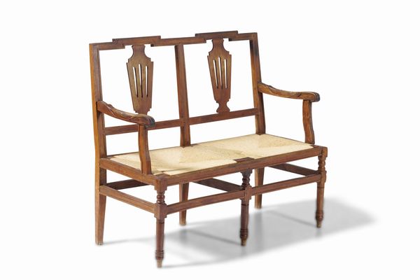 Divano a due posti Luigi XVI in noce. Piemonte, XVIII secolo  - Asta Dimore italiane | Cambi Time - Associazione Nazionale - Case d'Asta italiane