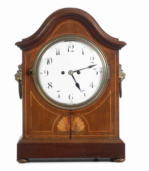 Pendola da tavolo cassa in legno intarsiato. Inghilterra 1850 circa  - Asta Dimore italiane | Cambi Time - Associazione Nazionale - Case d'Asta italiane