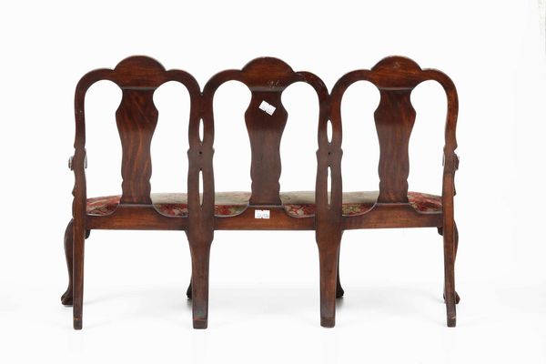 Modello di divano a tre posti. XIX secolo  - Asta Dimore italiane | Cambi Time - Associazione Nazionale - Case d'Asta italiane