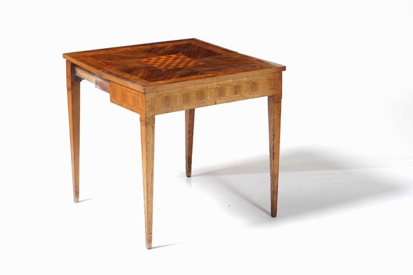 Tavolo da gioco lastronato ed intarsiato. fine XVIII secolo  - Asta Dimore italiane | Cambi Time - Associazione Nazionale - Case d'Asta italiane