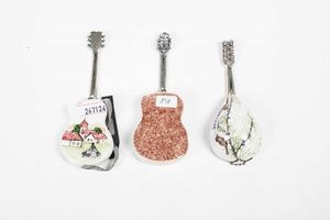 Lotto di 3 miniature di strumenti musicali in argento e porcellana  - Asta Dimore italiane | Cambi Time - Associazione Nazionale - Case d'Asta italiane