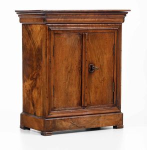 Modello di armadio Carlo X in legno di mogano. Prima met XIX secolo  - Asta Dimore italiane | Cambi Time - Associazione Nazionale - Case d'Asta italiane