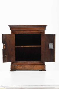 Modello di armadio Carlo X in legno di mogano. Prima met XIX secolo  - Asta Dimore italiane | Cambi Time - Associazione Nazionale - Case d'Asta italiane