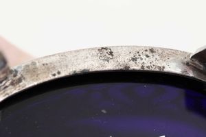 Coppia di saliere in argento traforato e vetro blu cobalto con cucchiaini. Argenteria italiana del XVIII-XIX secolo  - Asta Dimore italiane | Cambi Time - Associazione Nazionale - Case d'Asta italiane