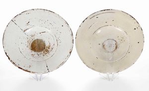 Coppia di piatti con stemma araldico<BR>XVII secolo (?)  - Asta Dimore italiane | Cambi Time - Associazione Nazionale - Case d'Asta italiane