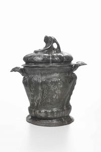 Braciere in peltro a forma di vaso con coperchio, XVIII secolo  - Asta Dimore italiane | Cambi Time - Associazione Nazionale - Case d'Asta italiane
