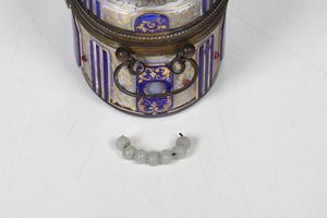 Scatola in vetro dipinto. Inizio XIX secolo  - Asta Dimore italiane | Cambi Time - Associazione Nazionale - Case d'Asta italiane