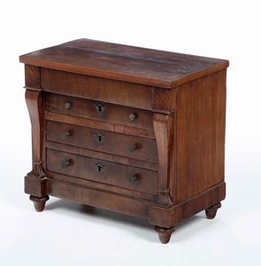 Modello di cassettone Impero impiallacciato in mogano. Genova, inizio del XIX secolo  - Asta Dimore italiane | Cambi Time - Associazione Nazionale - Case d'Asta italiane