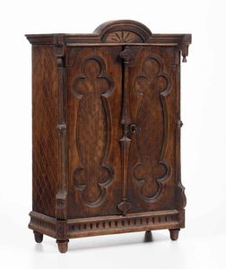 Modello di armadio in stile neogotico. XIX secolo  - Asta Dimore italiane | Cambi Time - Associazione Nazionale - Case d'Asta italiane