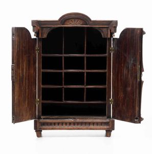 Modello di armadio in stile neogotico. XIX secolo  - Asta Dimore italiane | Cambi Time - Associazione Nazionale - Case d'Asta italiane