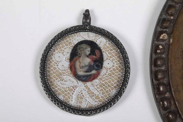 Due miniature con figure femminili in cornice, XIX secolo  - Asta Dipinti Antichi  - Associazione Nazionale - Case d'Asta italiane