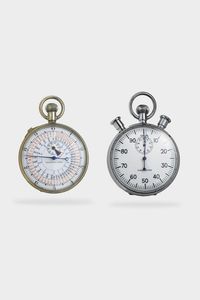 LOTTO DI DUE OROLOGI - LEONIDAS e EXCELSIOR PARK Cronometri da gara anni '50-'60  decimo di secondo. Casse metalliche con meccanismi  [..]