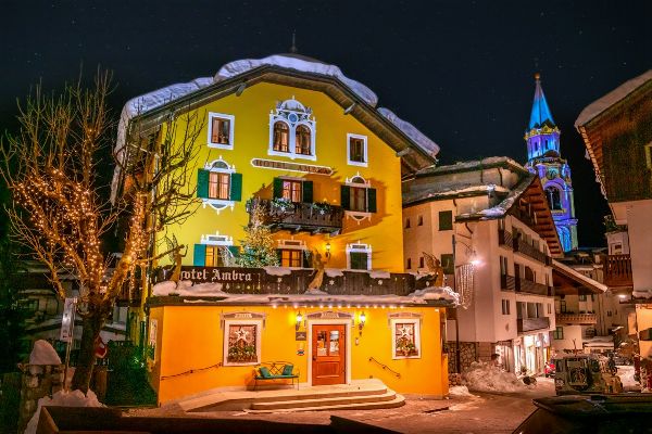 AMBRA CORTINA LUXURY & FASHION BOUTIQUE HOTEL  - Asta Asta a tempo AIRC - Associazione Nazionale - Case d'Asta italiane