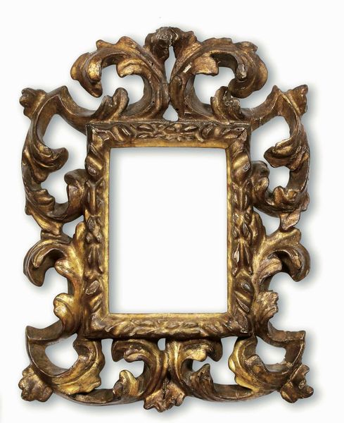 Piccola cornice a cartoccio in legno intagliato e dorato. Emilia XVII secolo  - Asta Cornici antiche - Associazione Nazionale - Case d'Asta italiane