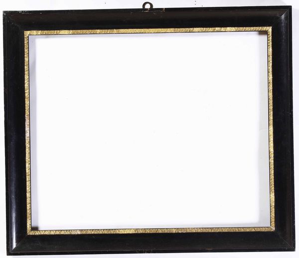 Cornice neoclassica in legno ebanizzato con decoro a fogliette in pastiglia dorata, Italia centrale XIX secolo  - Asta Cornici antiche - Associazione Nazionale - Case d'Asta italiane