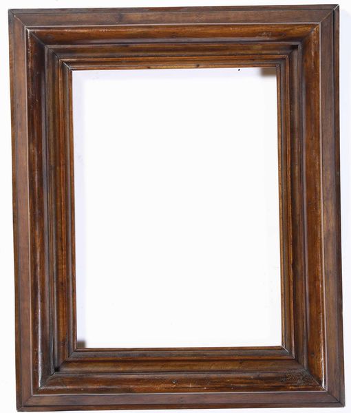 Cornice modanata �Salvator Rosa� in noce. Italia centrale XIX secolo  - Asta Cornici antiche - Associazione Nazionale - Case d'Asta italiane