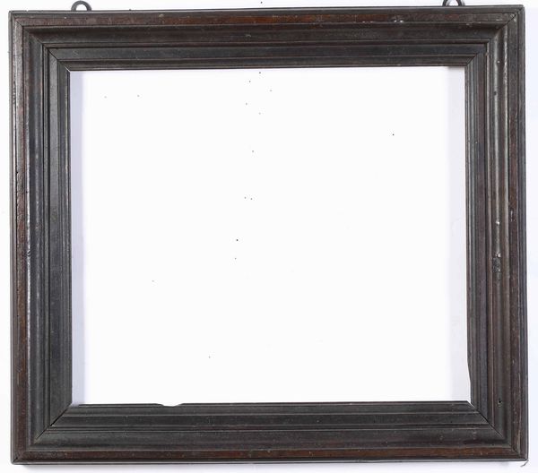 Cornice in legno di noce. Italia centrale XVII secolo  - Asta Cornici antiche - Associazione Nazionale - Case d'Asta italiane
