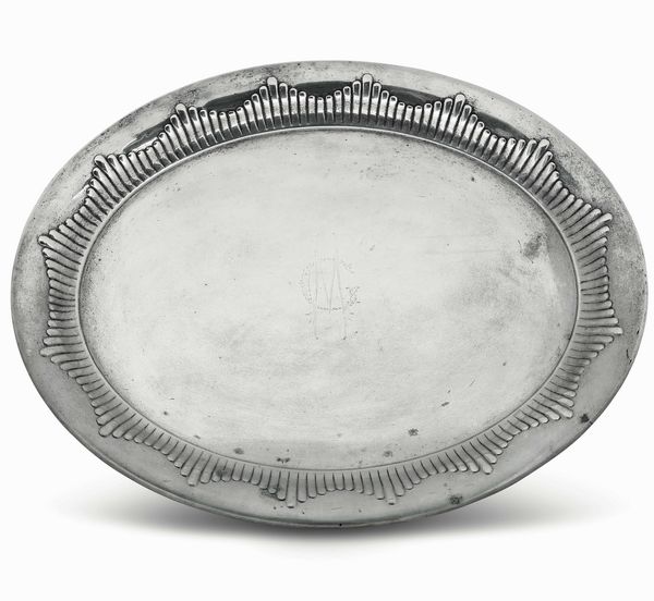 Vassoio in metallo sbalzato e argentato  - Asta Dimore italiane - Associazione Nazionale - Case d'Asta italiane